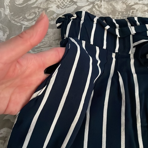 HIGH WAISTED SHORTS♥️NAVY BLUE/WHITE STRIPES, SIZE SMALL - Picture 4 of 5